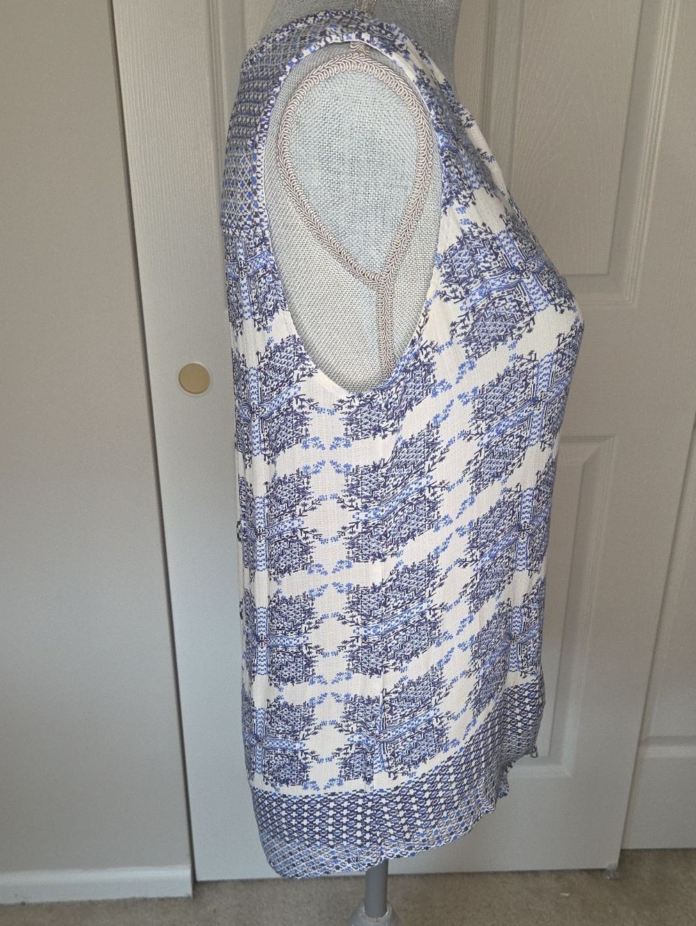 Lucky Brand Blue & White Sleeveless Lightweight Button Down Tie Top Size M - Picture 4 of 6